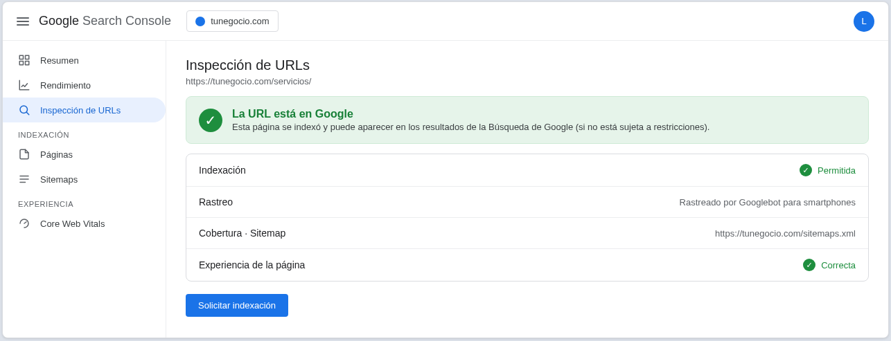 Herramienta de Inspección de URLs en Search Console mostrando el mensaje La URL está en Google, con el detalle de indexación, rastreo, cobertura y experiencia, y el botón Solicitar indexación